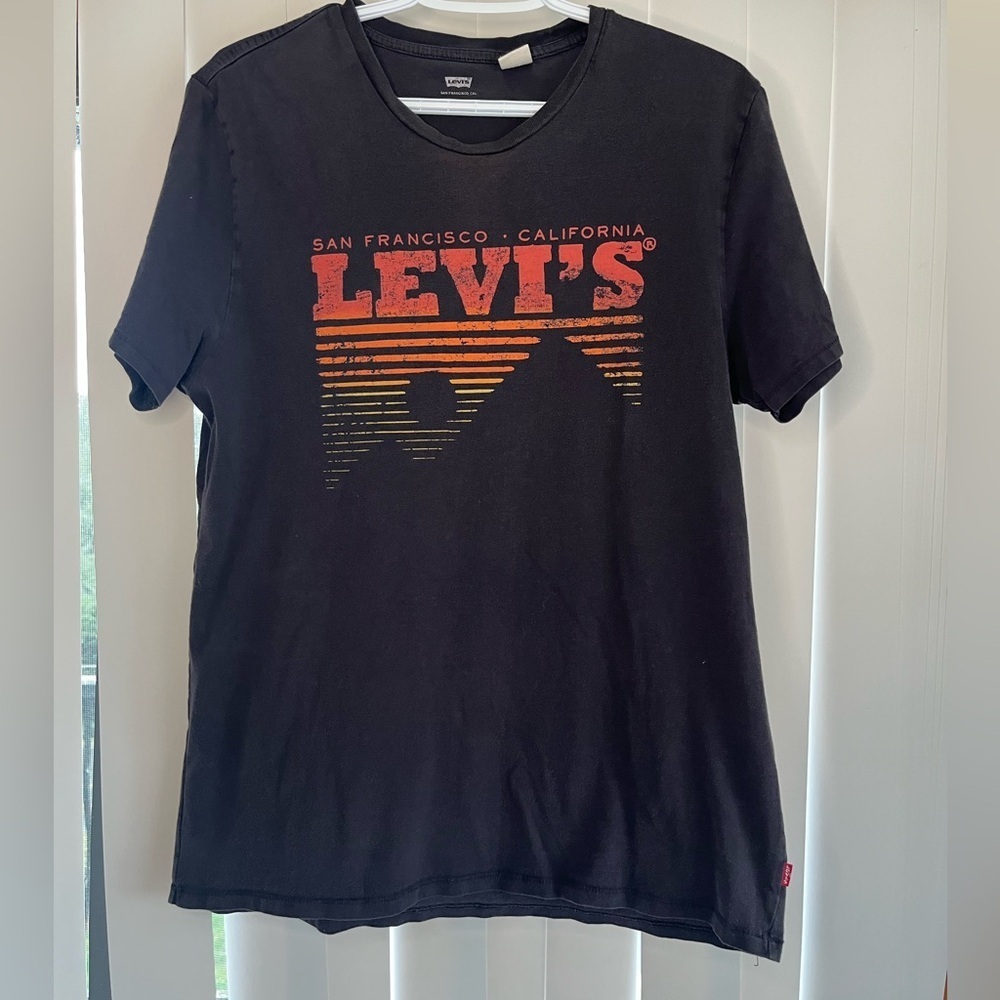 Levi's Black Graphic T-Shirt - Picture 3 of 6